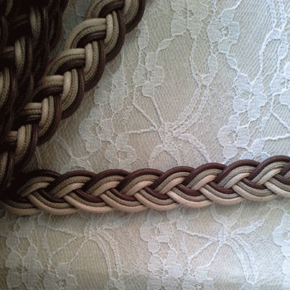 1 meter braided waxed braid of 20 mm N°02