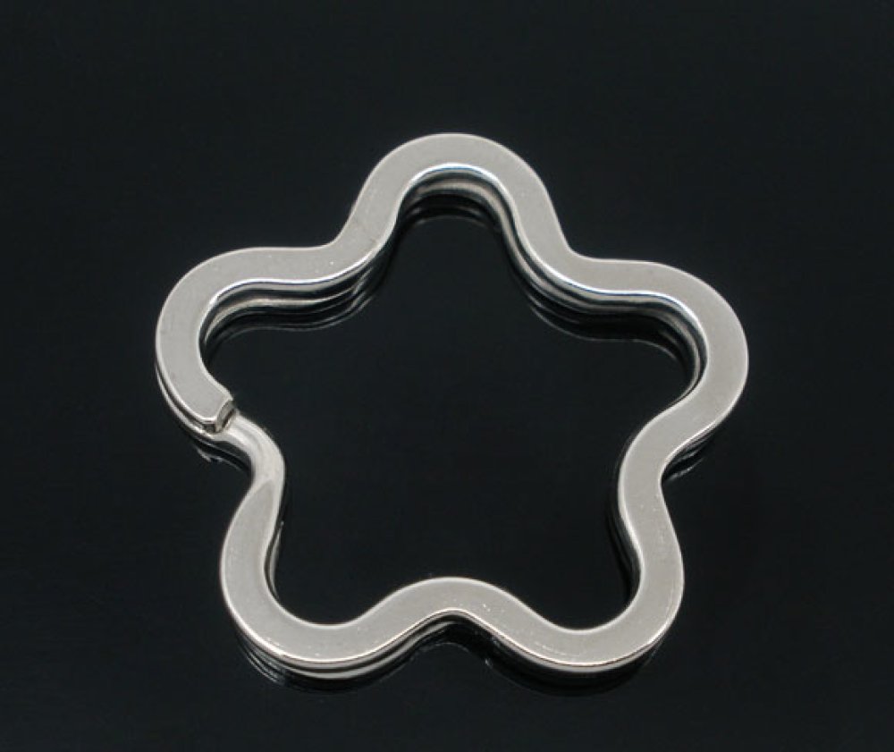 Flower-shaped key ring 34 x 35 mm