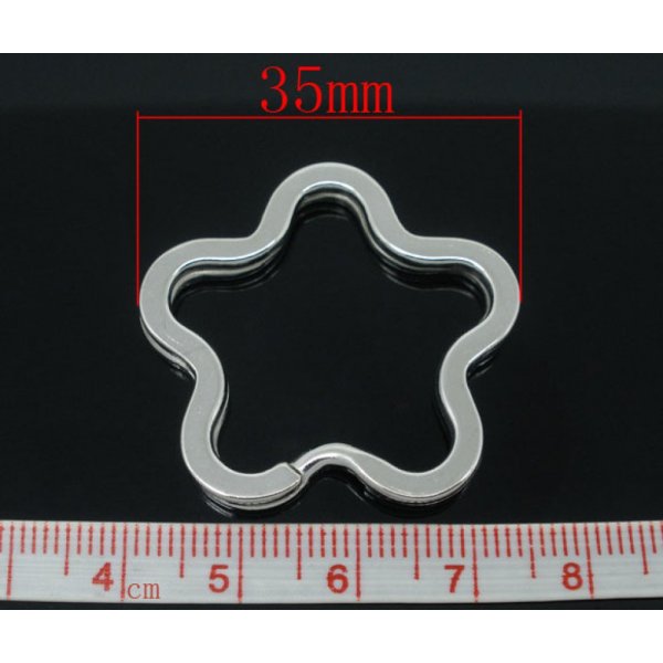 Flower-shaped key ring 34 x 35 mm