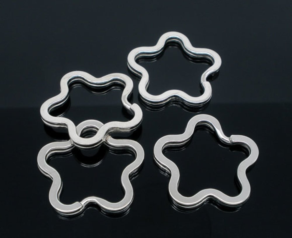 Flower-shaped key ring 34 x 35 mm