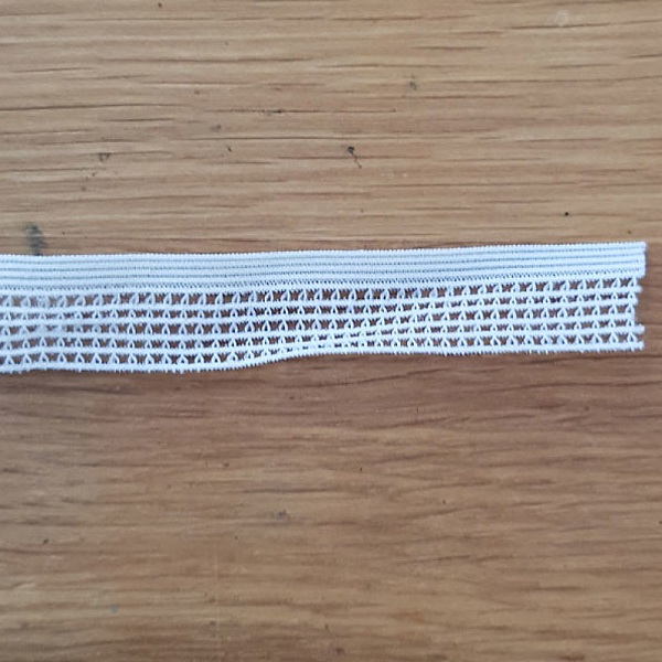 By the meter Fancy white elastic 15 mm.