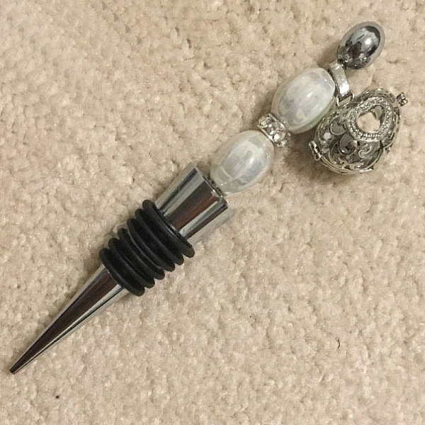 Bottle stopper to personalize