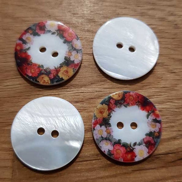 Bouton 2 trous Nacre 23 mm imprim&eacute; N&deg;10