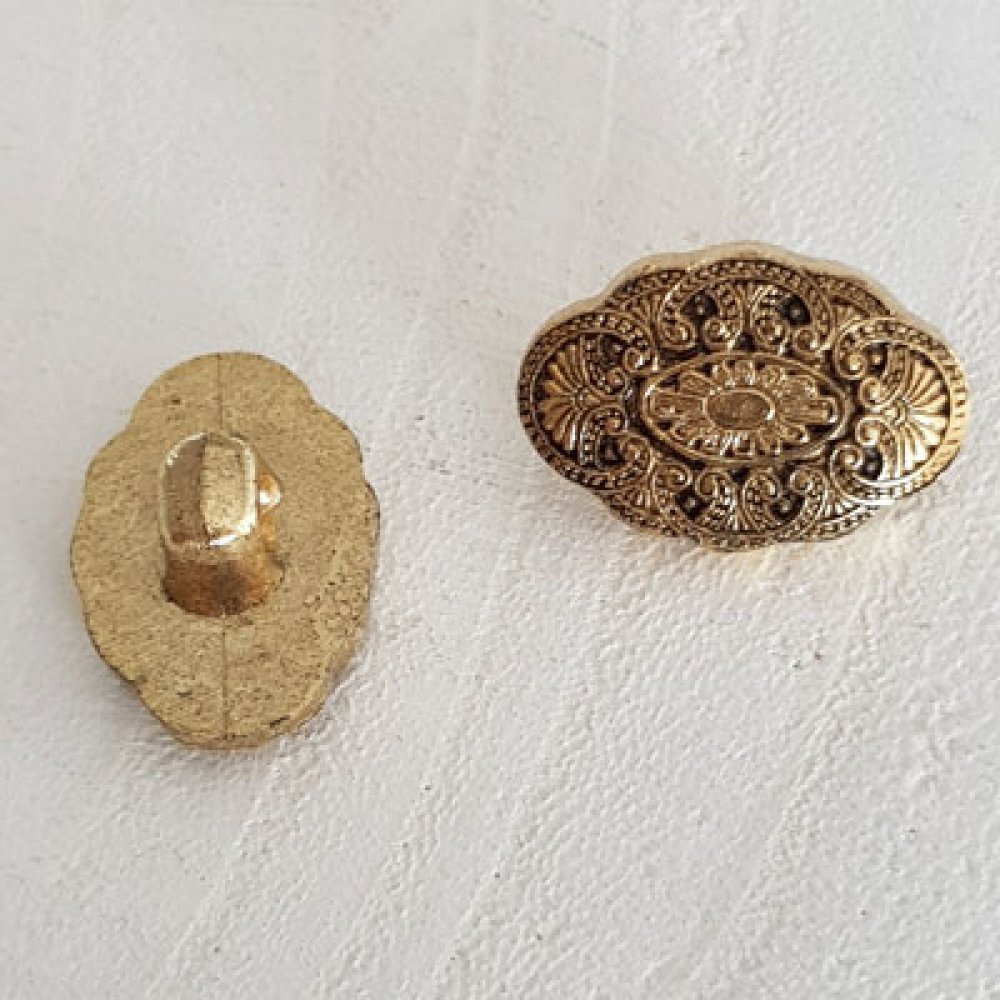 Gold Button N°13 of 30 mm Oval