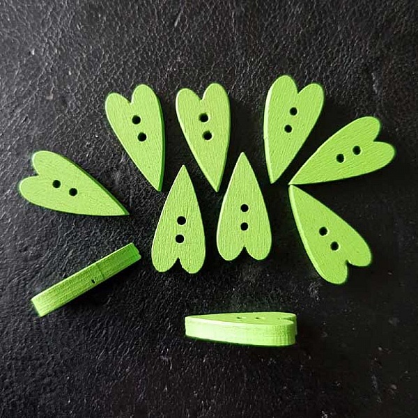 Wooden button green heart N&deg;02-05