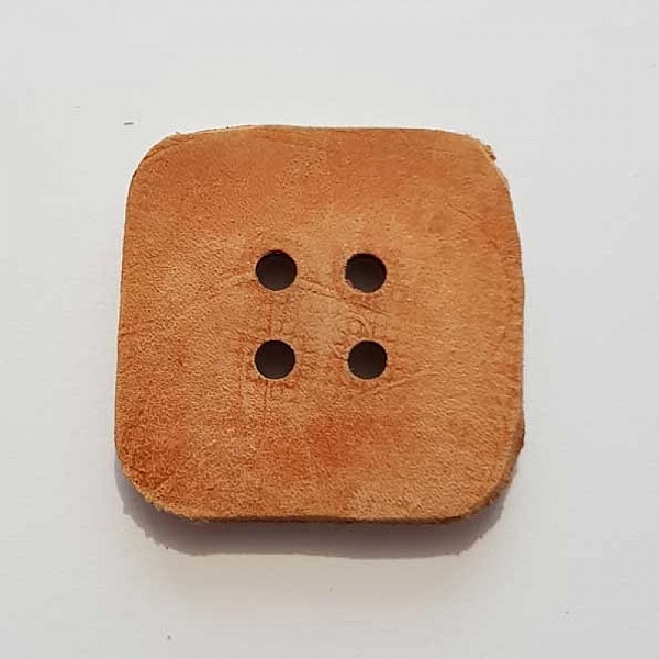 Bouton cuir vintage Carr&eacute; 41 mm N&deg;11