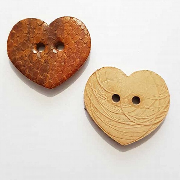 Bouton cuir vintage C&oelig;ur 38 x 44 mm N&deg;08