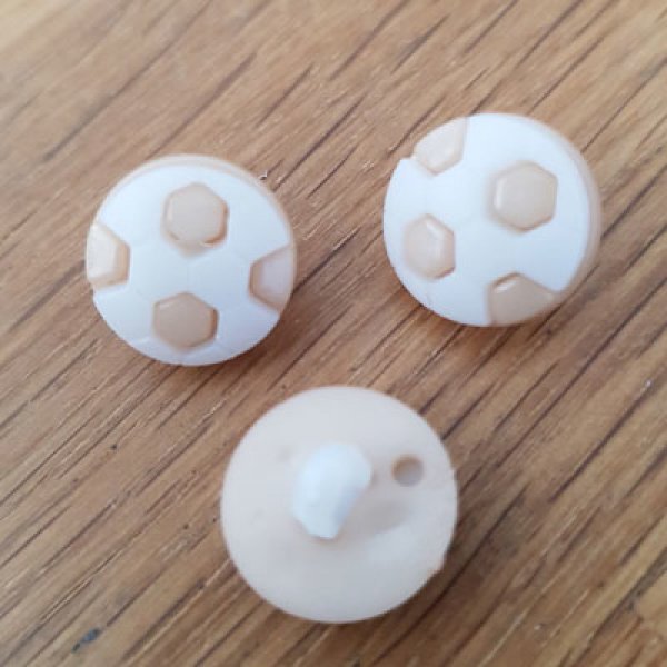 Fancy button with patterns for children football N&deg;05 beige
