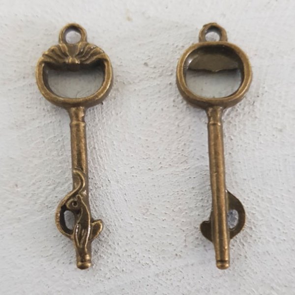 Key N&deg;10 Bronze Charm