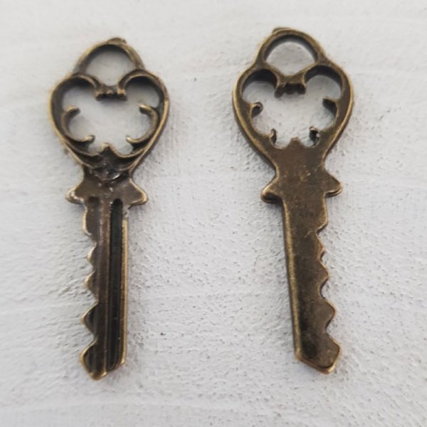 Key Charm N&deg;12 Bronze