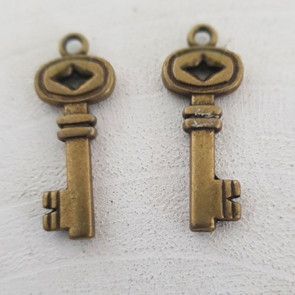 Key Charm N&deg;13 Bronze