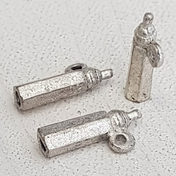 Baby bottle charm N&deg;66