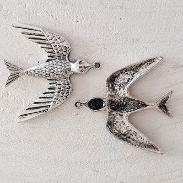 Swallow charm N&deg;01-36 x 36 mm.