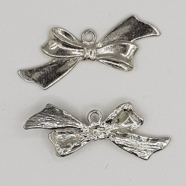 Silver bow tie charm N&deg;18 silver metal bow tie charm