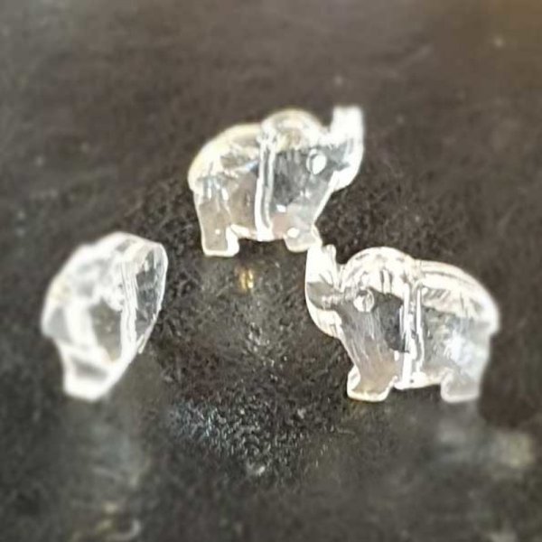 Faceted glass elephant charm N&deg;01-01