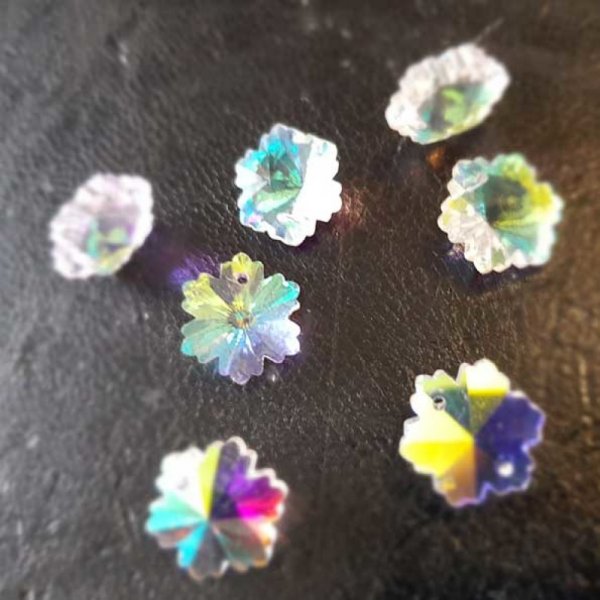 Flower pendant made of faceted glass N&deg;02-01