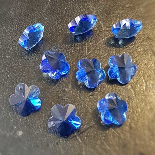 Flower pendant made of faceted glass N&deg;04-03