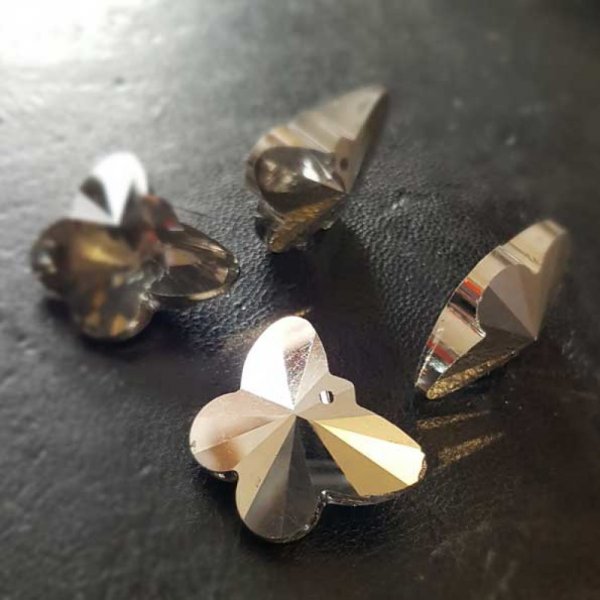 Glass faceted butterfly charm N&deg;02-02