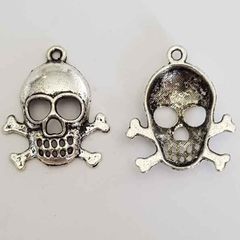 Skull and crossbones charm N°01