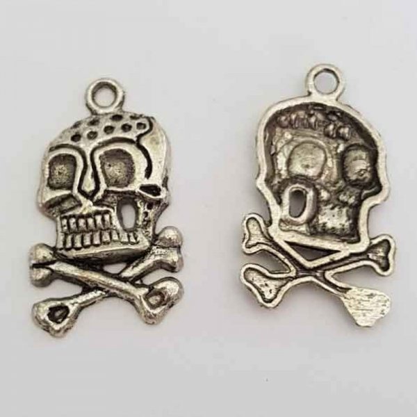 Skull and crossbones charm N&deg;02