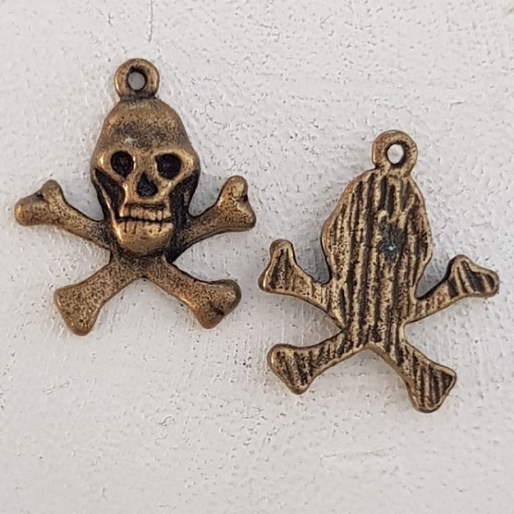 Skull and crossbones charm N°13