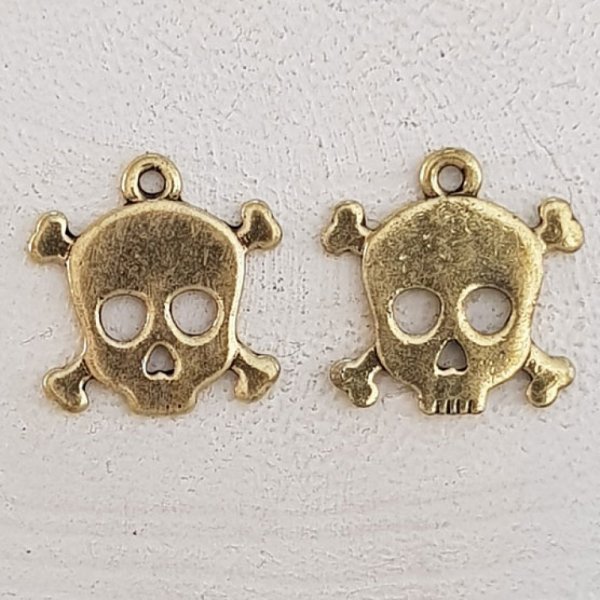 Skull and crossbones charm N&deg;14