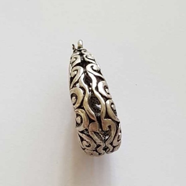 Breloque goutte ajour&eacute; N&deg;11