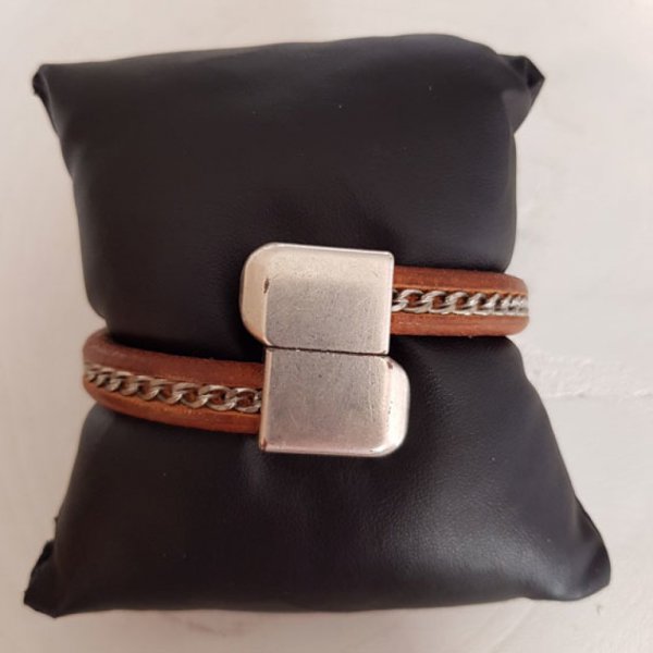 Natural Regaliz Leather 10 mm with gold chain by 20 cm