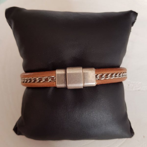 Natural Regaliz Leather 10 mm with gold chain by 20 cm