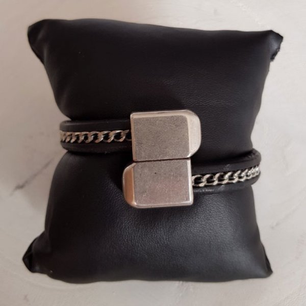 Black Regaliz leather 10 mm with gold chain by 20 cm