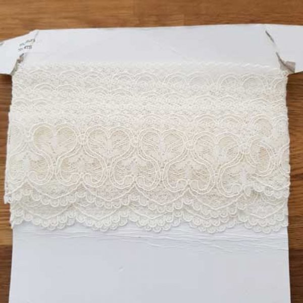 Dentelle Ecru C&oelig;ur 60 mm N&deg;01