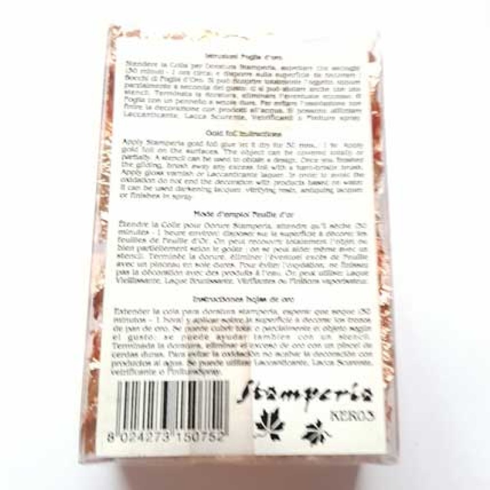 Gold leaves in stampéria flakes