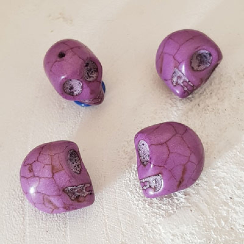 Lot 10 Howlite Tinted Skulls 18 mm