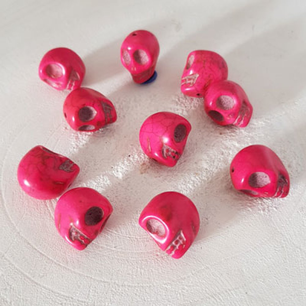 Lot 15 Howlite Tinted Skulls 18 mm