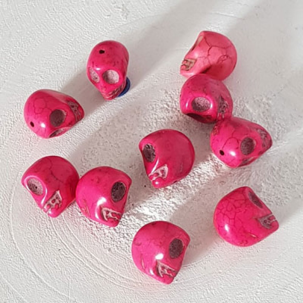 Lot 16 Howlite Tinted Skulls 18 mm