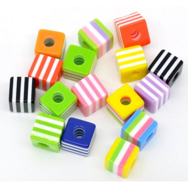 Lot de 20 perles assorties 10 x 10 mm