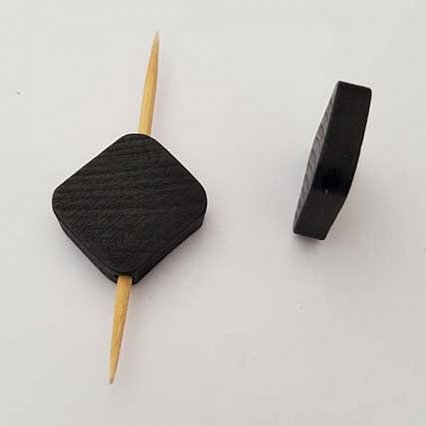 Perle Bois carr&eacute; 20 mm Noir N&deg;01