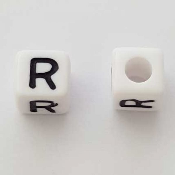 Perle Carr&eacute; Lettre R Blanc Noir 8mm