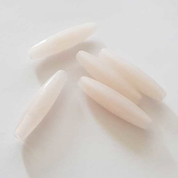 Perle Longue Ovale Marbr&eacute; Rose P&acirc;le 32 mm