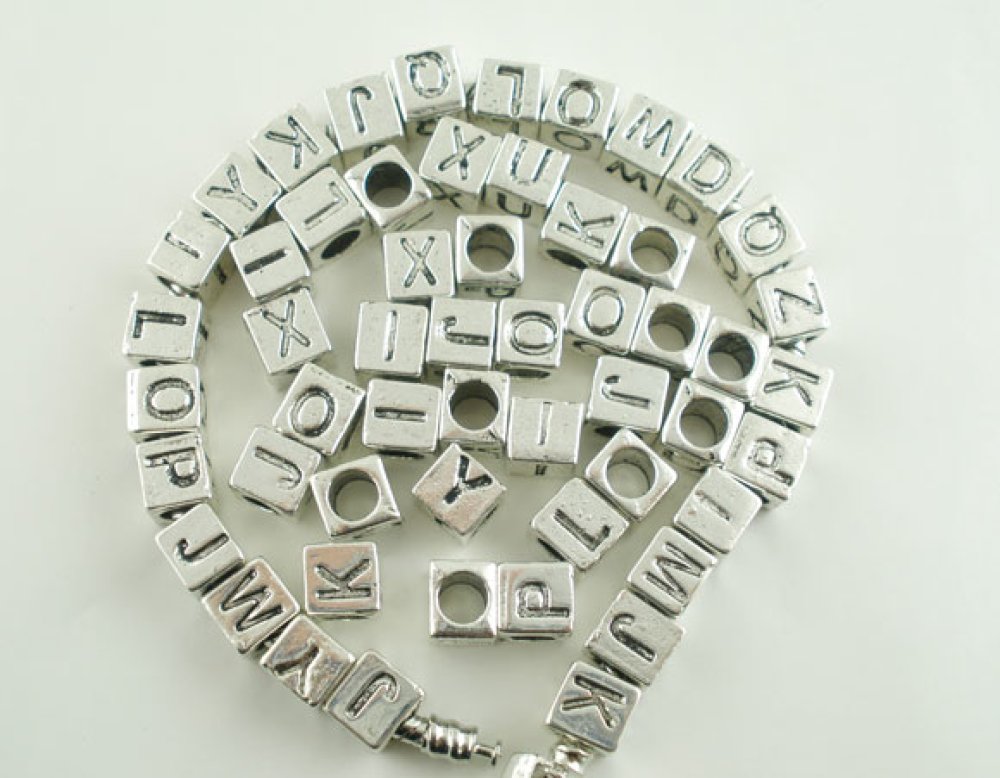 Perle carré charms alphabet N°01 lettre Q métal argenté 7x7 mm