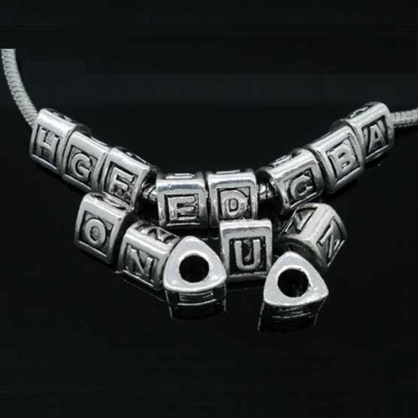 Perle triangle charms alphabet N&deg;02 lettre H m&eacute;tal argent&eacute; 8x9 mm