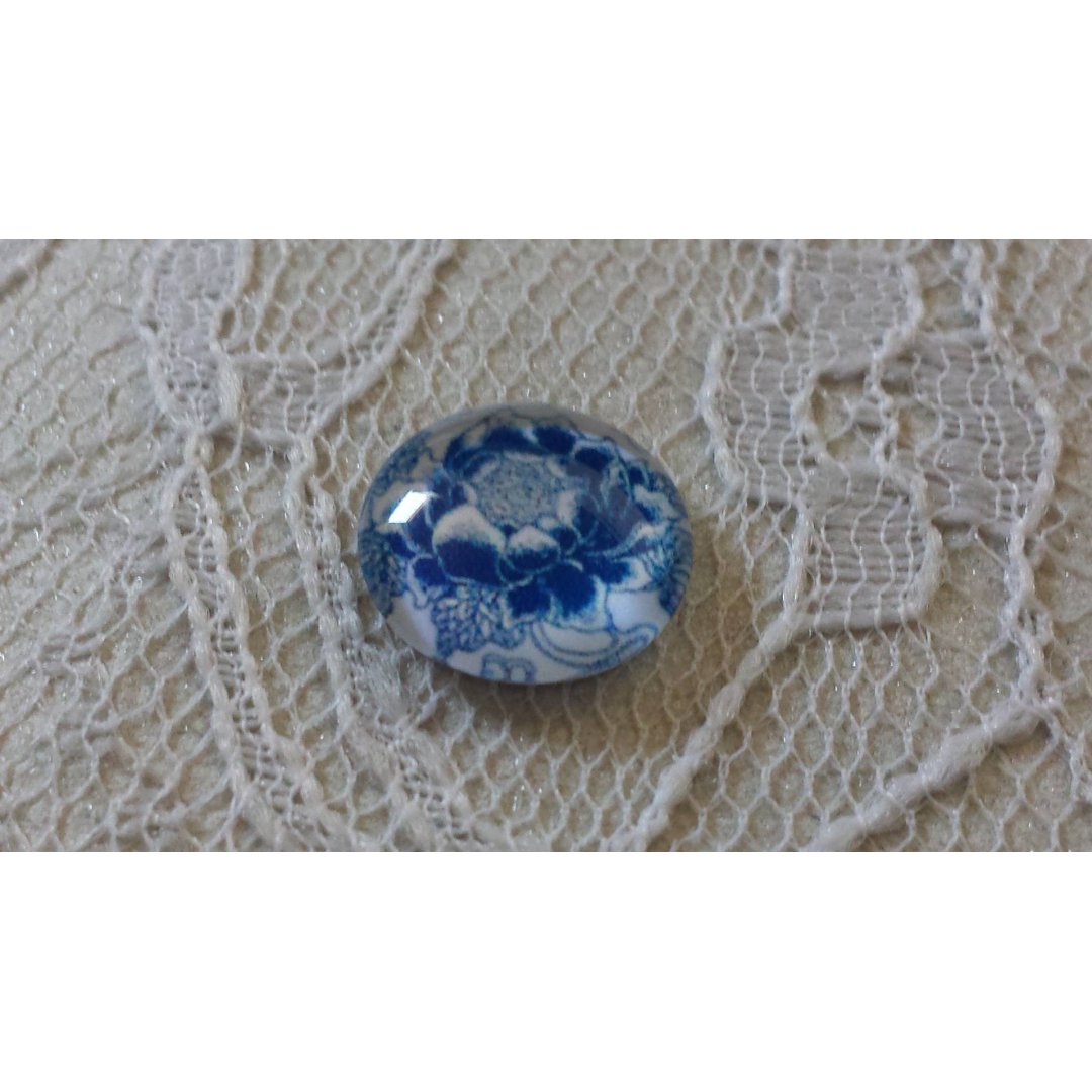 round glass cabochon 12mm blue flower 034 