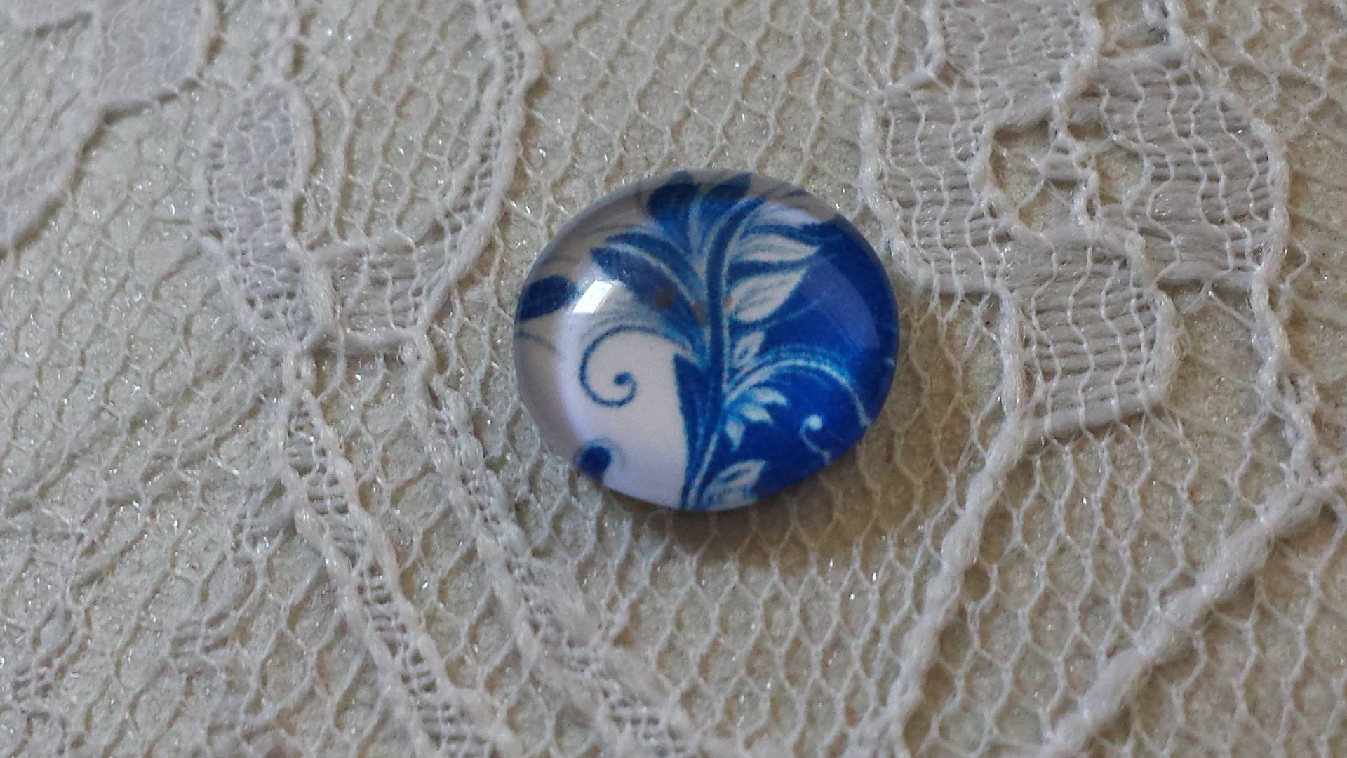 round glass cabochon 12mm blue flower 033 