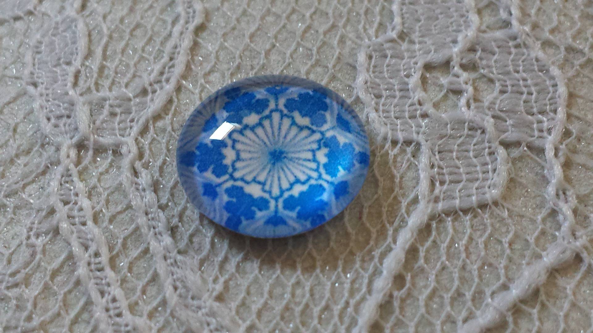 round glass cabochon 12mm blue flower 031 