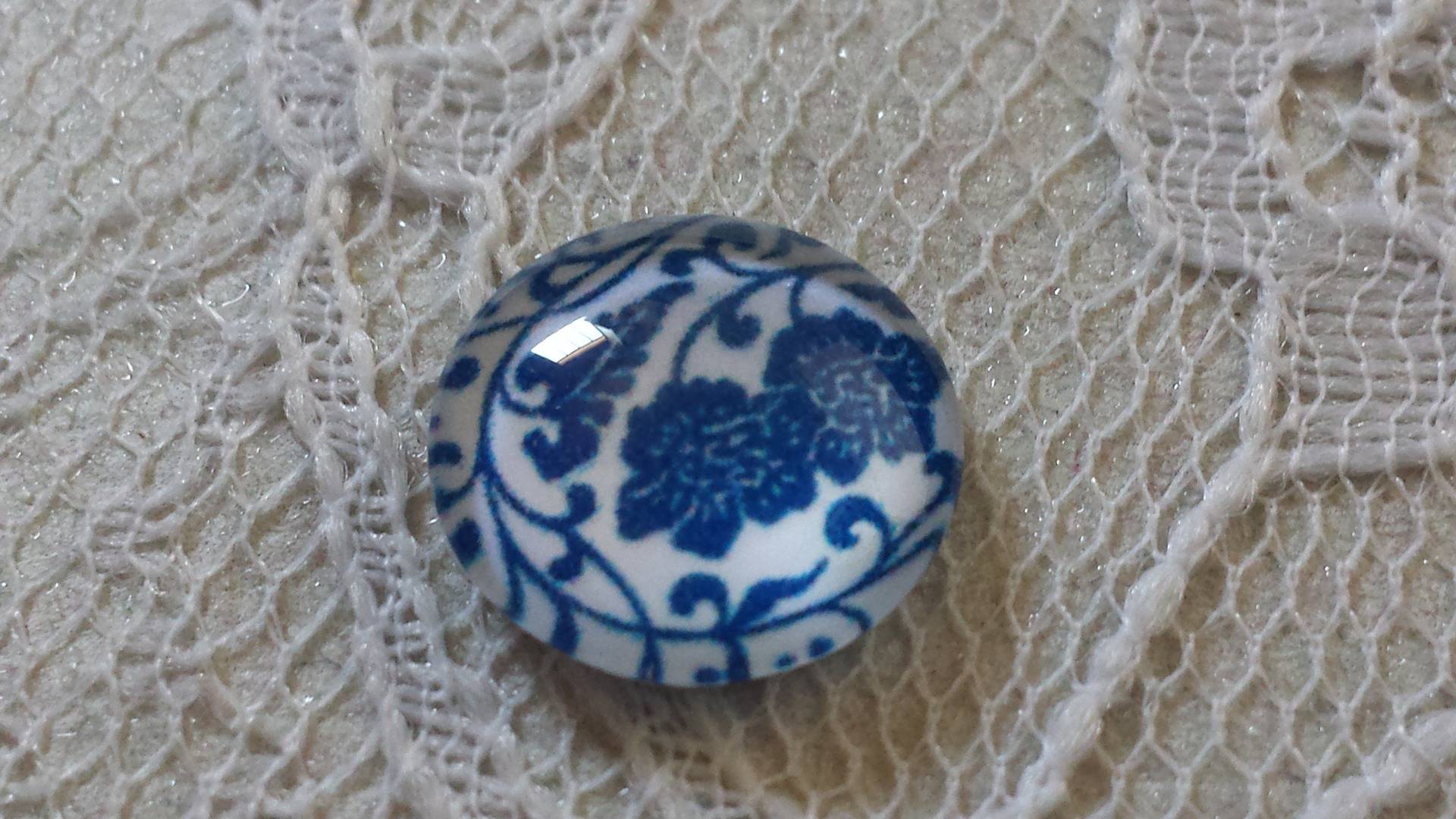 round glass cabochon 12mm blue flower 028 