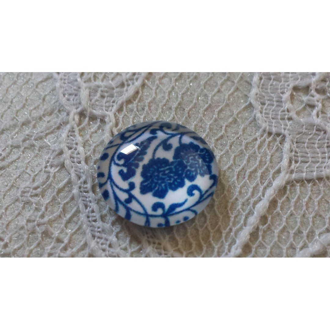 round glass cabochon 12mm blue flower 028 