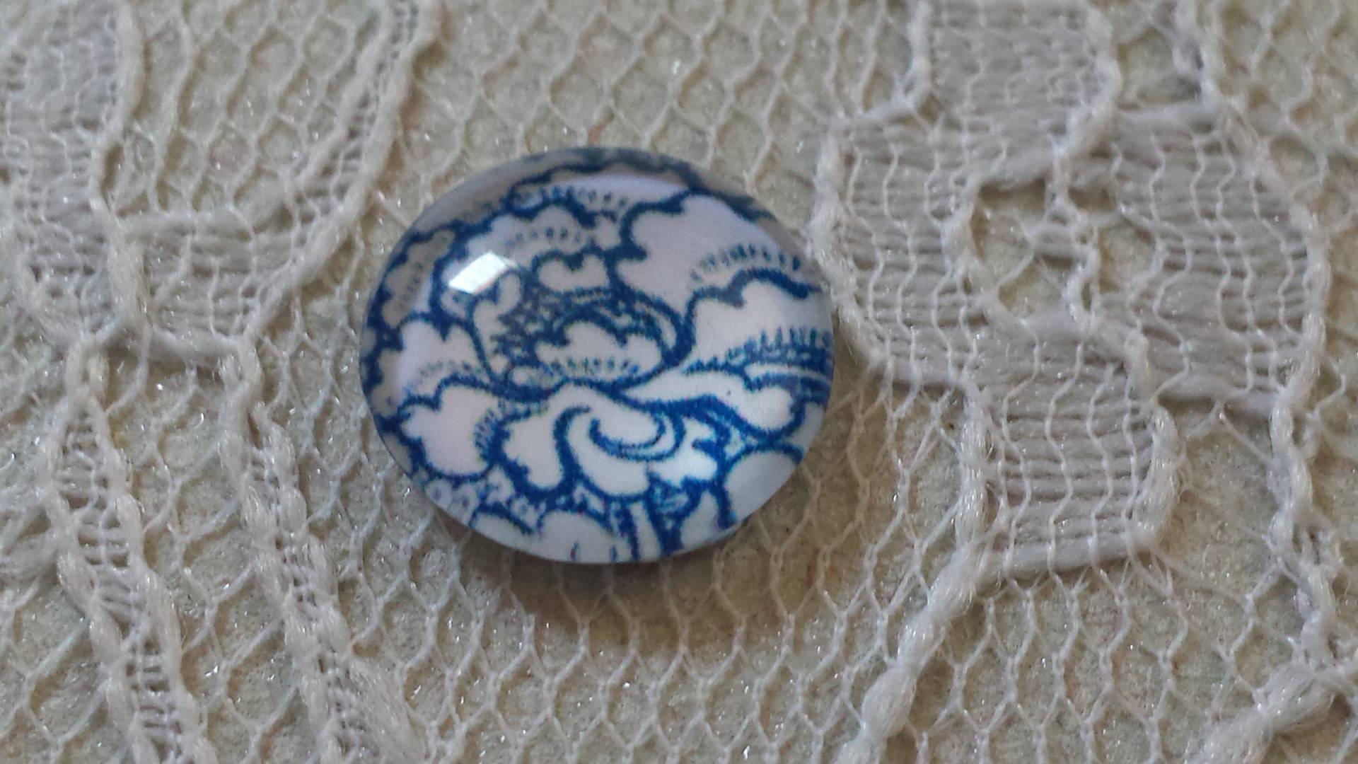 round glass cabochon 12mm blue flower 021 
