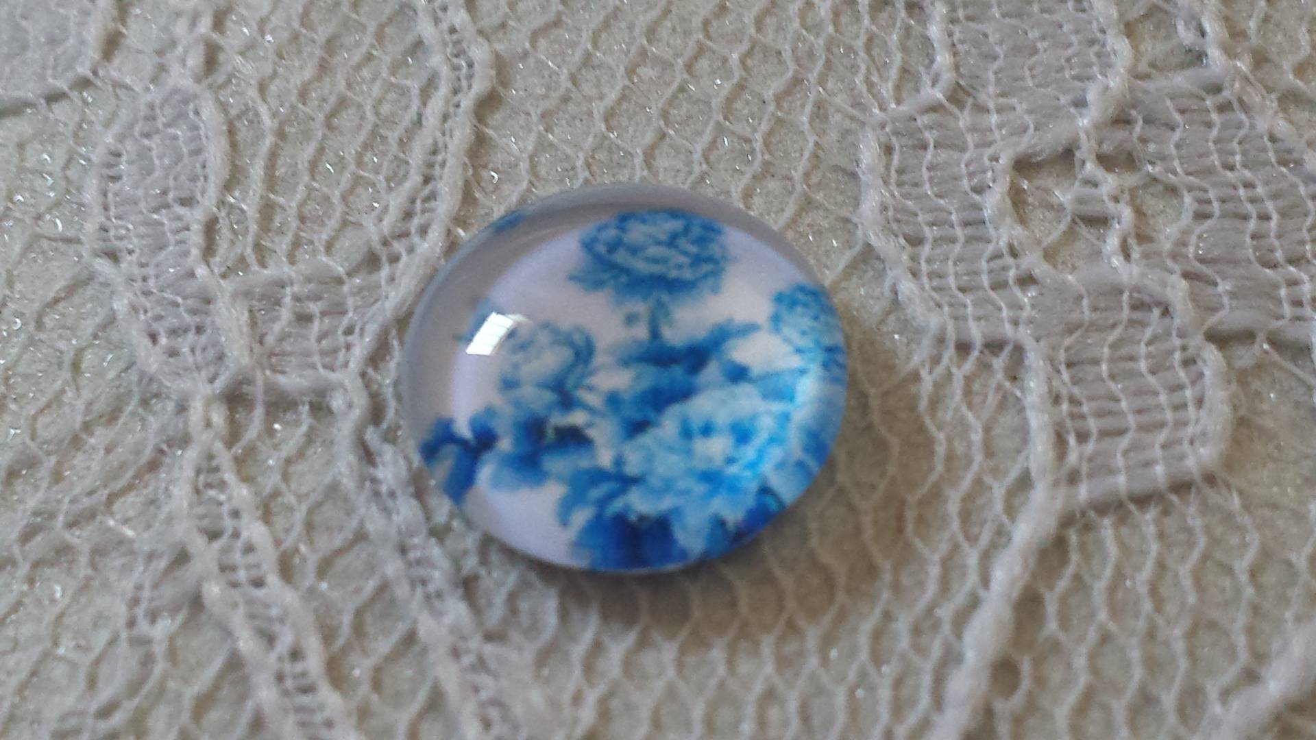 round glass cabochon 12mm blue flower 016 