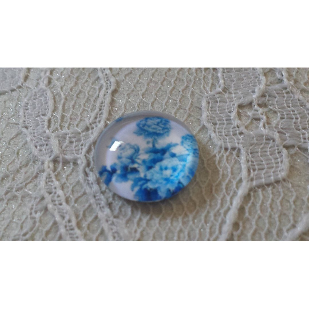 round glass cabochon 12mm blue flower 016 