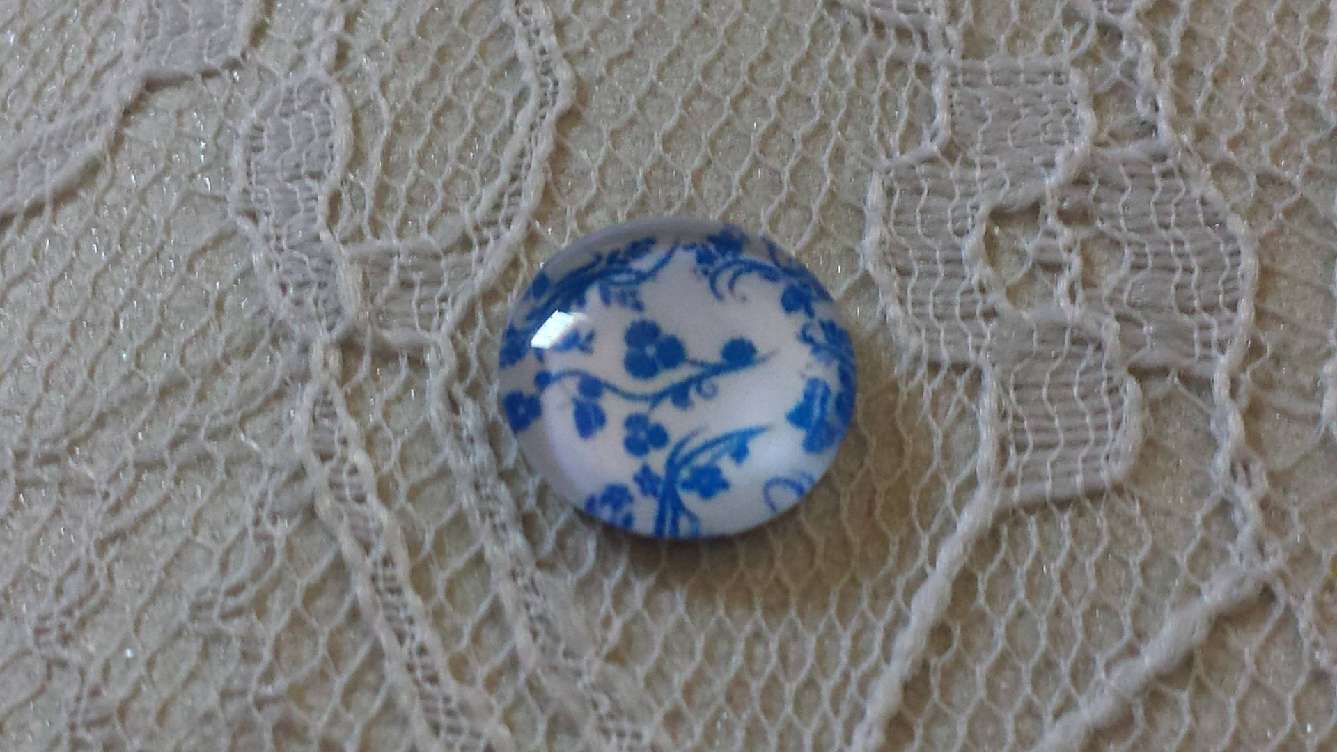 round glass cabochon 12mm blue flower 011 